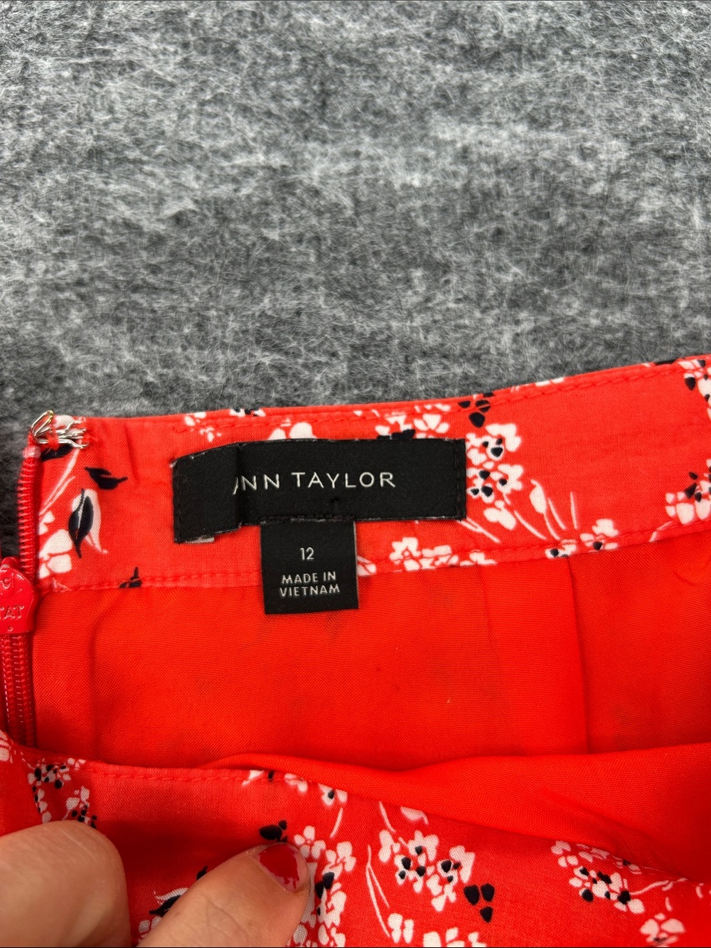 Ann Taylor Floral Print A Line Midi Skirt Red Lightweight Lined Zip Back Size 12 - Picture 2 of 9
